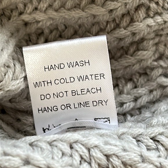 Andree by unit cold shoulder sweater gray size large - Picture 6 of 7